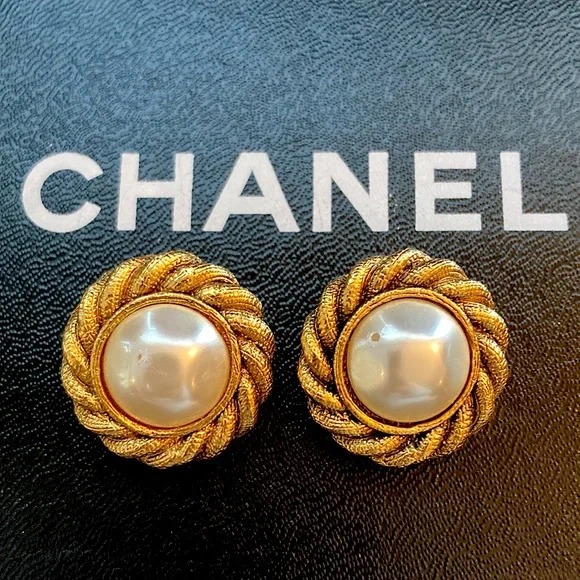 Authentic Chanel Vintage Faux Pearl Clip On Earrings - Picture 2 of 9